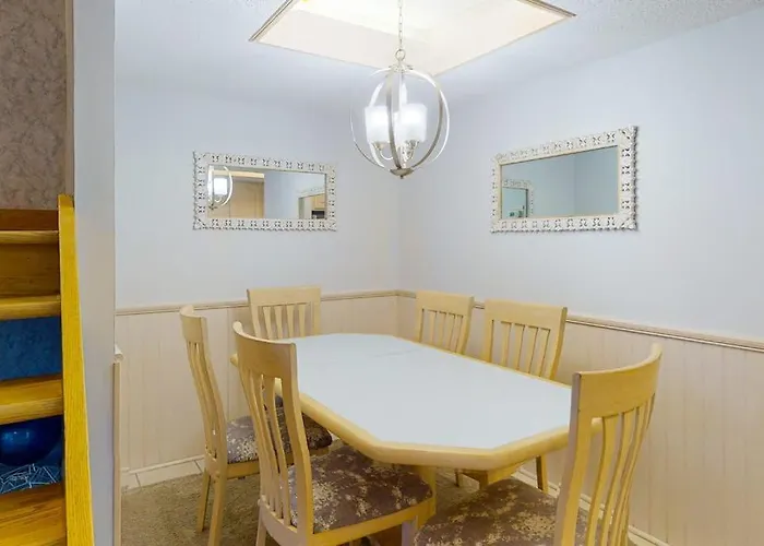 Holiday home Wonderful In Beachfront Complex With Shared Pool Free Wifi Private Washer & Dryer *