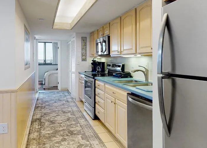 Wonderful In Beachfront Complex With Shared Pool Free Wifi Private Washer & Dryer