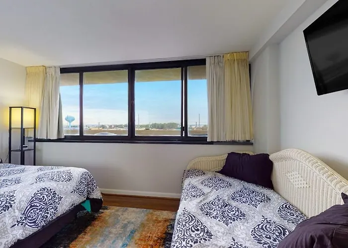 Wonderful In Beachfront Complex With Shared Pool Free Wifi Private Washer & Dryer Holiday home *