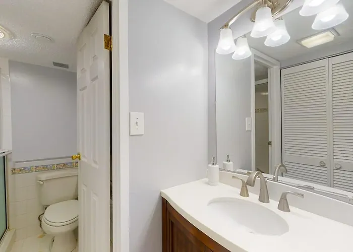 Holiday home Wonderful In Beachfront Complex With Shared Pool Free Wifi Private Washer & Dryer *