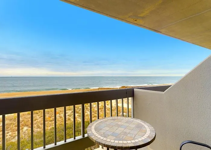 Wonderful In Beachfront Complex With Shared Pool Free Wifi Private Washer & Dryer Holiday home *
