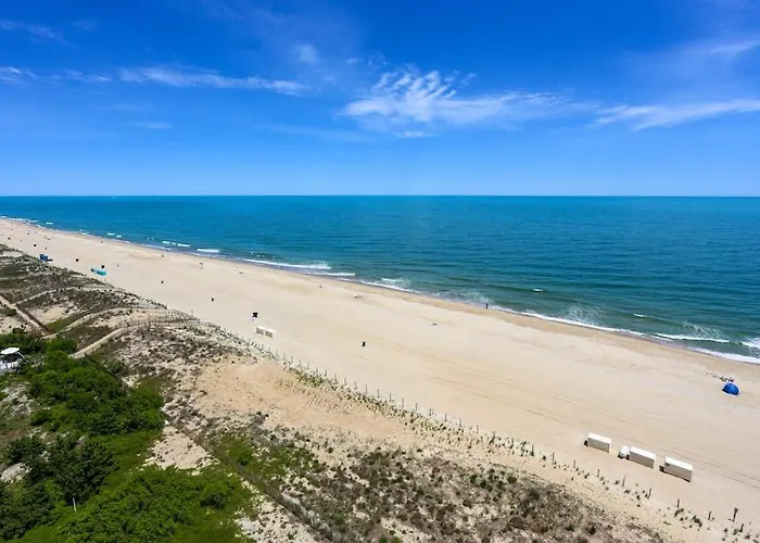 Wonderful In Beachfront Complex With Shared Pool Free Wifi Private Washer & Dryer Holiday home